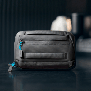 MOMAX BUNDLE SET Hand Pouche + Power Bank 10000 mAh with dual built-in cable 1 type-C & 1 Lightning + MOMAX Pintag - Image 3